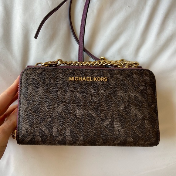 Michael Kors plum & MK signature print crossbody bad with built in wallet - Picture 5 of 7